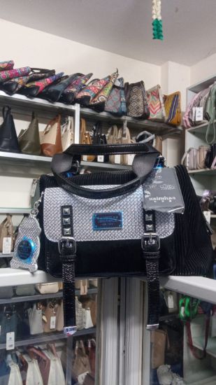 Picture of Kaishilan Jingpinpiju  Metalic Design Black Colour Shoulder Bag