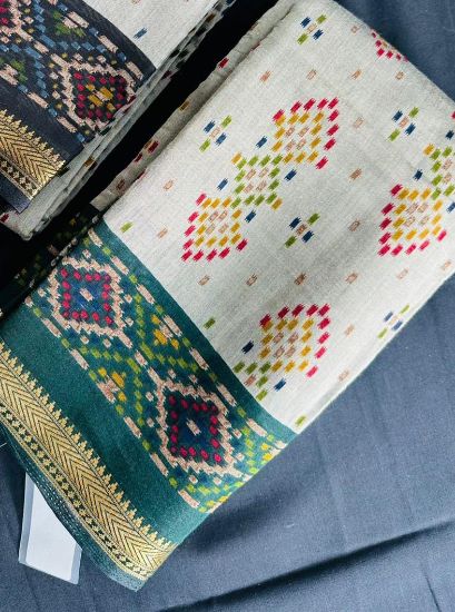 Picture of Elegant Base Maheshwari Ikat Print Saree with Rich Green Zari Border