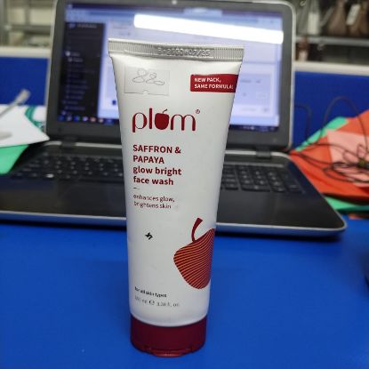 Picture of PLAM Saffron and papaya glow bright face wash