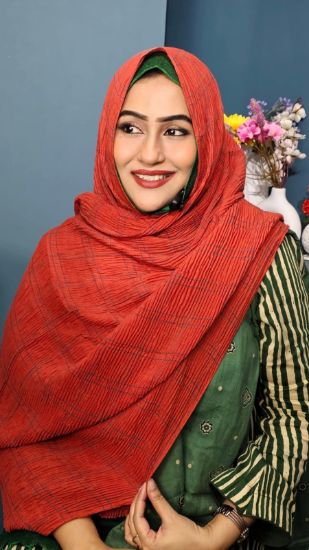 Picture of Grab Check Cotton Hijab